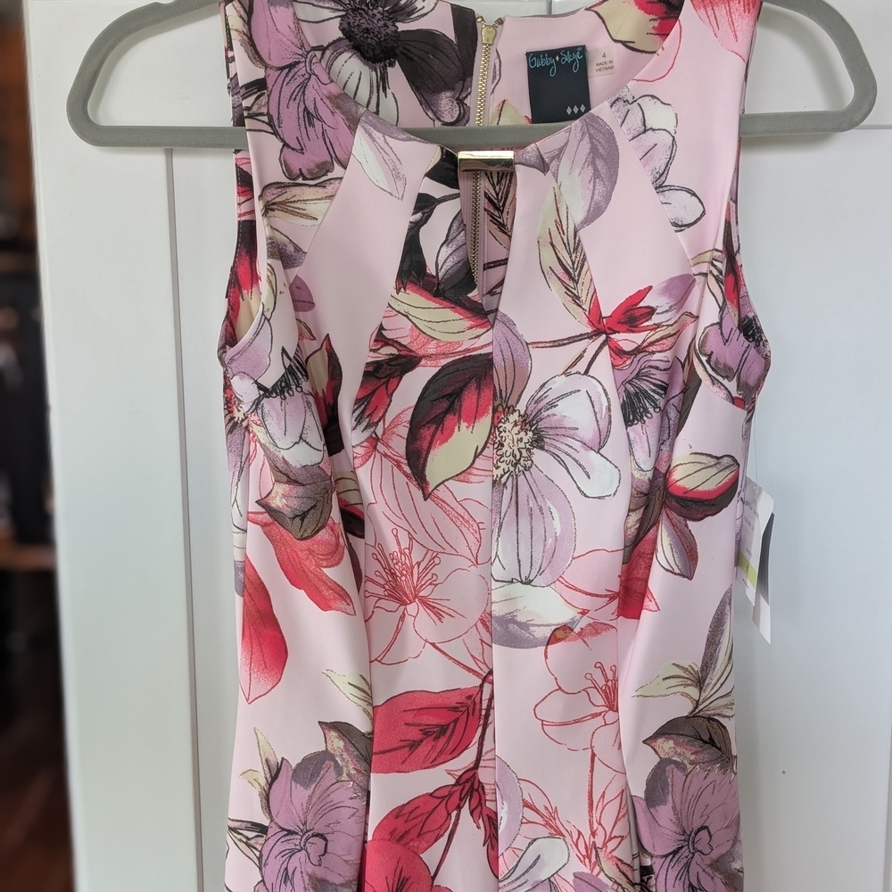 Gabby Skye Pink Floral Sleeveless Tank with Gold Accent